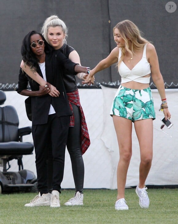 Ireland Baldwin et la rappeuse Angel Haze lors du 3ème jour du festival de musique Coachella à Indio. Le 13 avril 2014.