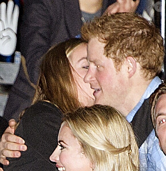 Cressida Bonas avec le prince Harry à Wembley le 7 mars 2014 pour le We Day organisé par l'association Free the Children. Ils se sont séparés en avril 2014 après un peu moins de deux ans de relation.