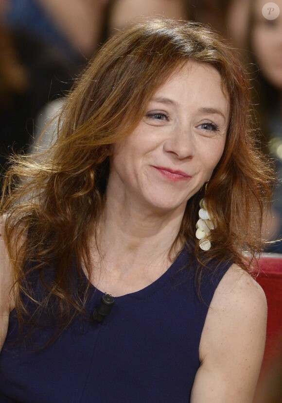 Sylvie Testud - Enregistrement de l'émission "Vivement Dimanche" à Paris le 30 avril 2014. Diffusion le 4 mai.