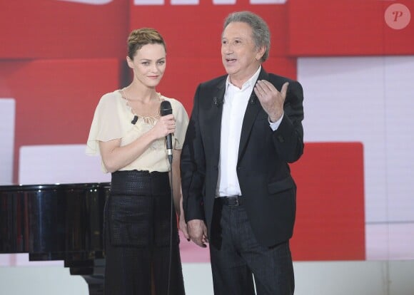 Vanessa Paradis et Michel Drucker - Enregistrement de l'émission "Vivement Dimanche" à Paris le 30 avril 2014. Diffusion le 4 mai.