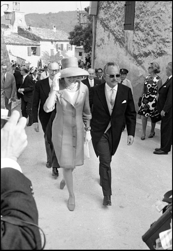 La princesse Grace et le prince Rainier lors du mariage du duc d'Orléans à Ansouis en 1969