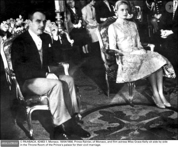 Le prince Rainier et Grace lors de leur mariage civil à Monaco le 18 avril 1956