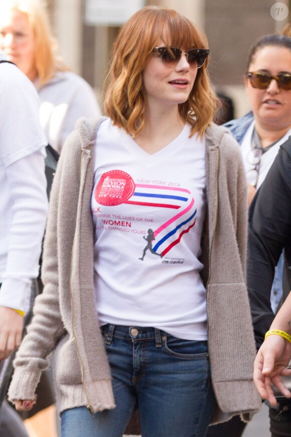 Emma Stone lors de la 17e marcue EIF Revlon Run pour les femmes, à New York le 3 mai 2014.