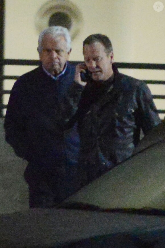 Kiefer Sutherland et William Devane sur le tournage de la série "24 heures chrono" au stade de Wembley à Londres le 28 avril 2014.
