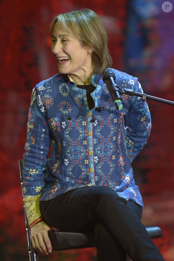 Ben Harper et sa mère Ellen Harper chantent ensemble sur une émission de télé à Milan, le 3 mai 2014.