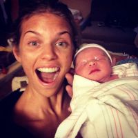 AnnaLynne McCord dévoile la bouille du bébé qui la comble de bonheur