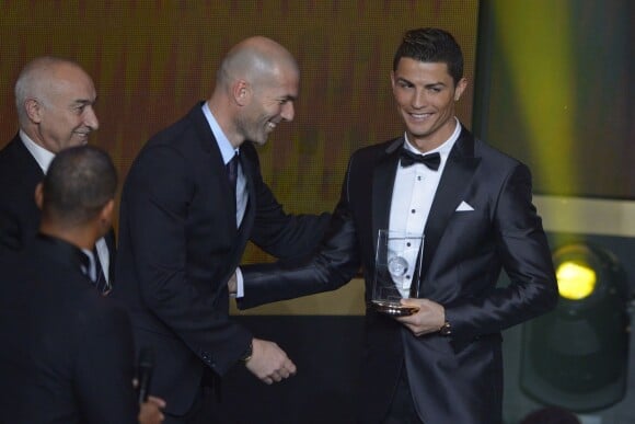 Zinédine Zidane et Cristiano Ronaldo lors de la cérémonie du Fifa Ballon d'Or à Zurich, le 13 janvier 2014 au palais des Congrès