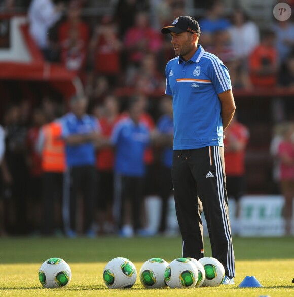 Zinédine Zidane lors du match entre l'AFC Bournemouth et le Real Madrid au Goldsands Stadium de Bournemouth, le 21 juillet 2013