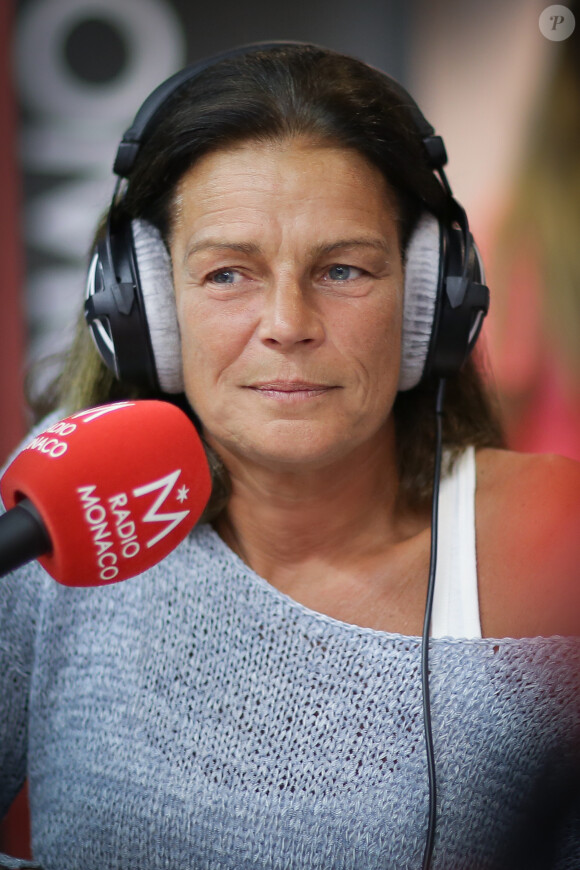 Stéphanie de Monaco, le 8 mai 2014 lors d'une édition spéciale de l'émission Jungle Fight consacrée au VIH et diffusée sur Radio Monaco, puisqu'elle célébrait ses 5 années d'existence au lycée technique et hôtelier de Monaco