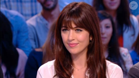 Nolwenn Leroy soutient la Fondation Abbé Pierre sur le plateau du Grand Journal de Canal + le 8 mai 2014.