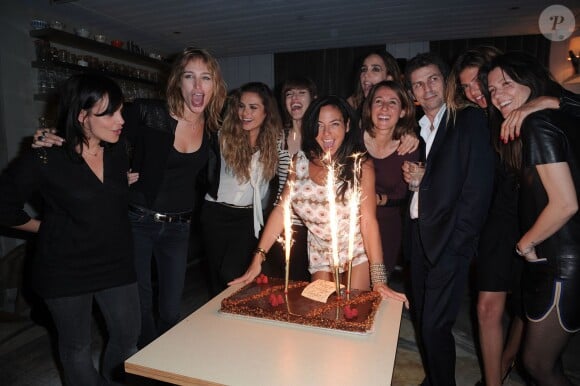 Koxie, Pauline Lefèvre, Clara Morgane, Jennifer Ayache, Victoria Olloqui, Sandra Zeitoun, Alexia Laroche-Joubert, Frédéric Taddeï et Isabelle Funaro - Sandra Zeitoun a fêté son anniversaire au restaurant "Ma Cocotte" à Saint-Ouen. Le 7 mai 2014.