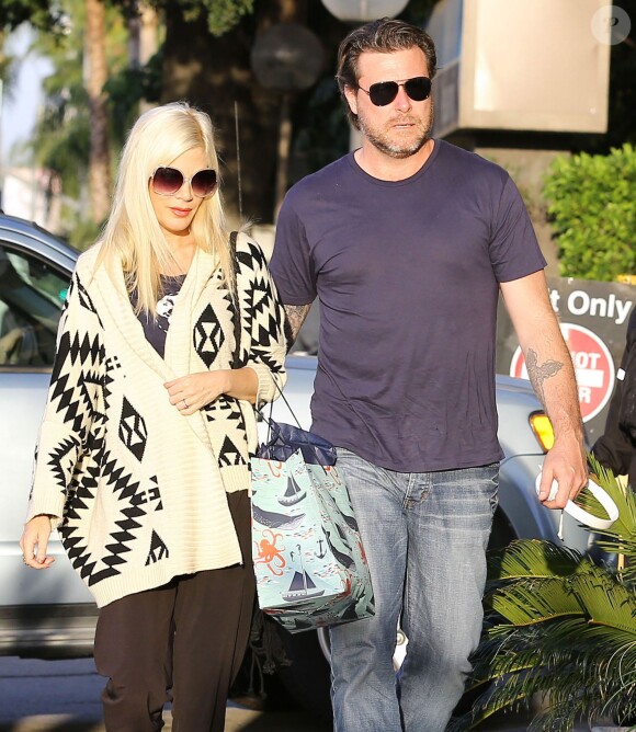 Exclusif - Tori Spelling et son mari Dean McDermott sont allés dîner au restaurant Katsu-Ya à Encino pour leur anniversaire de mariage. Le 7 mai 2014.