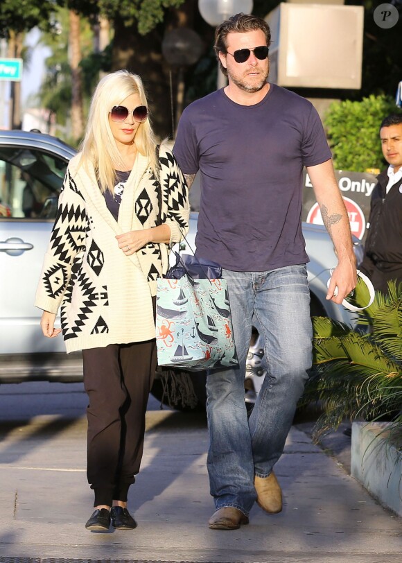 Exclusif - Tori Spelling et son mari Dean McDermott sont allés dîner au restaurant Katsu-Ya à Encino pour leur anniversaire de mariage. Le 7 mai 2014.
