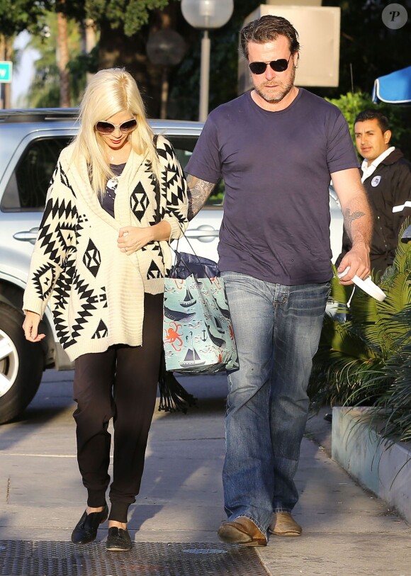 Exclusif - Tori Spelling et son mari Dean McDermott sont allés dîner au restaurant Katsu-Ya à Encino pour leur anniversaire de mariage. Le 7 mai 2014.