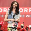 Conchita Wurst, qui a remporté le concours de l'Eurovision 2014, lors d'une conférence de presse à Vienne, le 11 mai 2014.