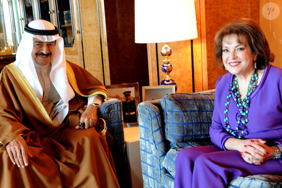 Baria Alamuddin, mère d'Amal Alamuddin, la fiancée de George Clooney (photo non datée) avec le Premier ministre de Bahrein, le 8 juin 2009