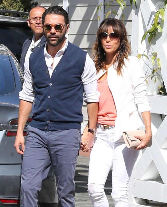 Exclusif - Eva Longoria et son petit ami Jose Antonio Baston à la sortie d'un restaurant à Santa Monica le 16 février 2014.