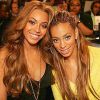 Ce mercredi 14 mai, Beyoncé a posté sur Instagram plusieurs photos souvenir de sa petite soeur Solange et elle. La veille, Solange a supprimé de son compte toutes les photos sur lesquelles Beyoncé apparaissait.