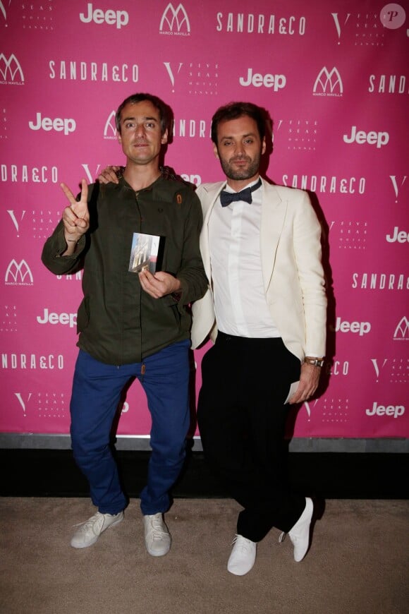 Sébastien Tohen et Augustin Trapenard lors de la soirée "Sandra and Co" au Five Seas Hotel à Cannes, le 13 mai 2014, la veille du Festival