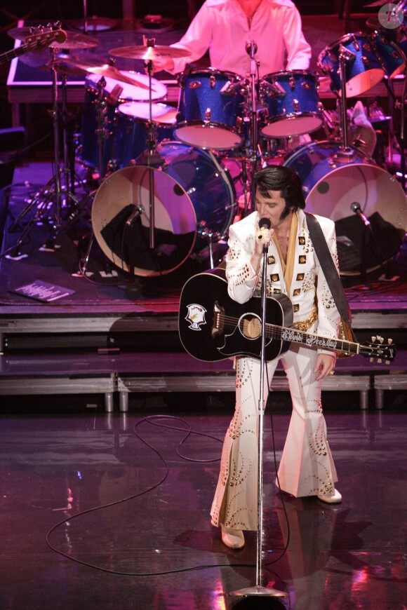 Martin Fontaine dans "Elvis Experience" à Paris au Palais des Sports du 30 décembre 2014 au 3 janvier 2015.
