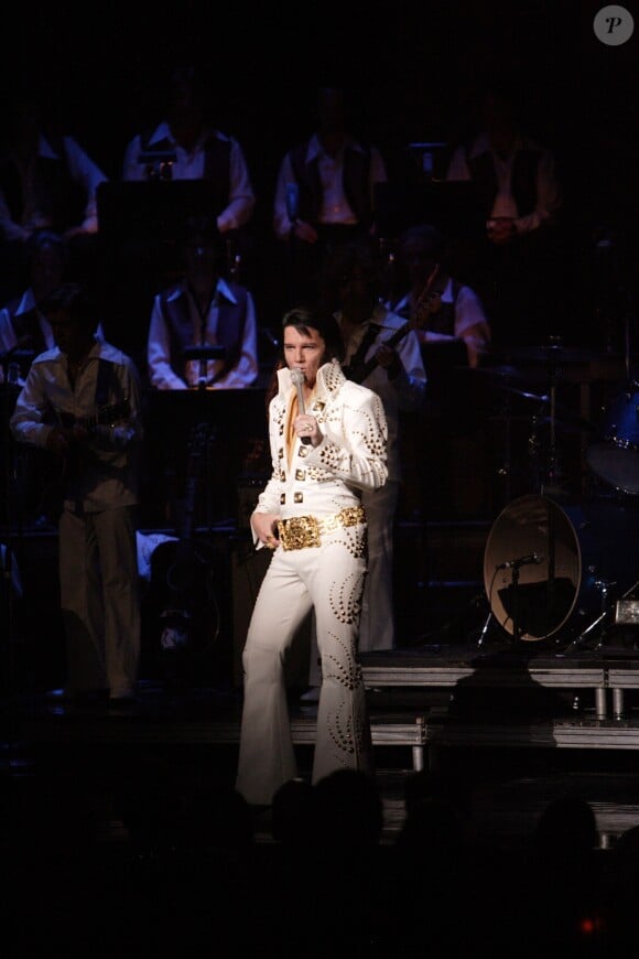 Le Canadien Martin Fontaine dans "Elvis Experience" à Paris au Palais des Sports du 30 décembre 2014 au 3 janvier 2015.