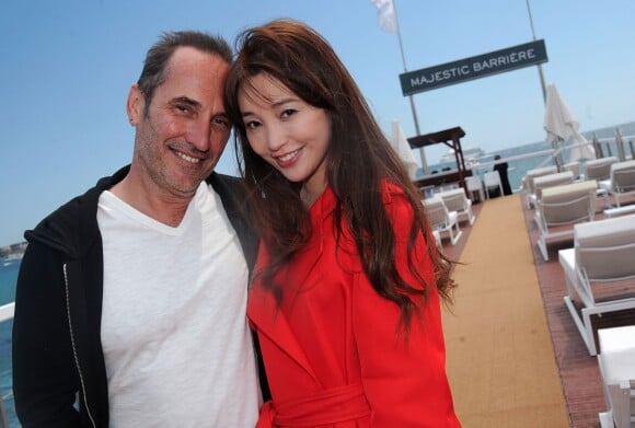 Exclusif - Le réalisateur Pitof, l'actrice chinoise Jin Shan - Déjeuner sur la plage du Majestic organisé par AlloCiné/Pure People et le groupe Lucien Barrière en partenariat avec des acteurs et des réalisateurs du monde du cinéma à l'occasion du 67e festival du film de Cannes à Cannes le 15 mai 2014.