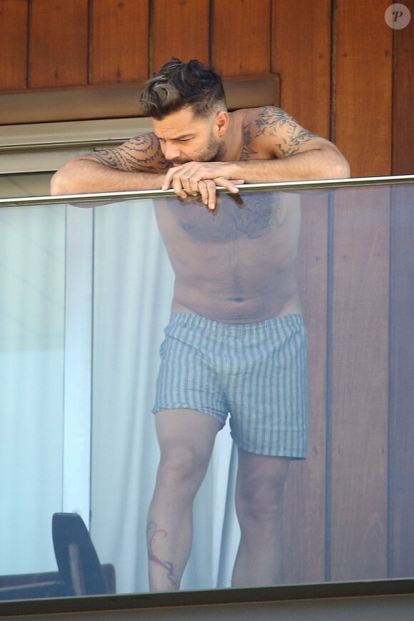 Ricky Martin sur le balcon de son hôtel à Rio de Janeiro,le 14 janvier 2014.