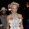 Pamela Anderson lors de la soirée de lancement de sa nouvelle fondation (lancée conjointement avec celle de Vivienne Westwood, Cool Earth) sur un yacht au large de Cannes, le 16 mai 2014.