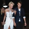 Pamela Anderson avec son fils Brandon à Cannes, le 16 mai 2014.