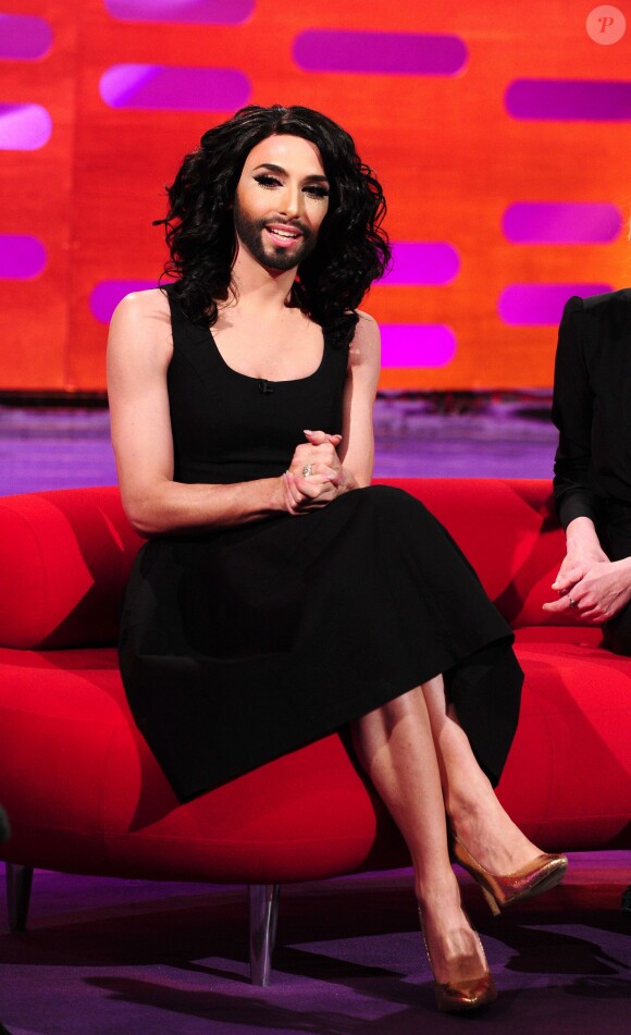 Conchita Wurst en interview sur le plateau du Graham Norton Show à Londres, le 15 mai 2014. 