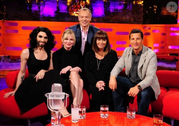 Conchita Wurst sur le plateau du Graham Norton Show à Londres avec Kirsten Dunst, Dawn French et Bear Grylls, le 15 mai 2014.