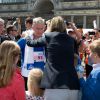 Accueilli à bras ouverts ! Le roi Philippe de Belgique a couru le 18 mai 2014 les 20 km de Bruxelles, alors que le groupe Sudpresse avait quelques jours plus tôt annoncé son forfait. Arrivé à 9h30 avec son épouse la reine Mathilde et leurs quatre enfants, le premier roi des Belges à disputer l'épreuve a signé un chrono de 1h58mn16sec, 3 minutes de plus que lors de sa participation en 2013.