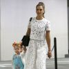 Jessica Alba, son mari Cash Warren et leurs filles Honor et Haven se rendent au Hammer Museum à Westwood, le 18 mai 2014.