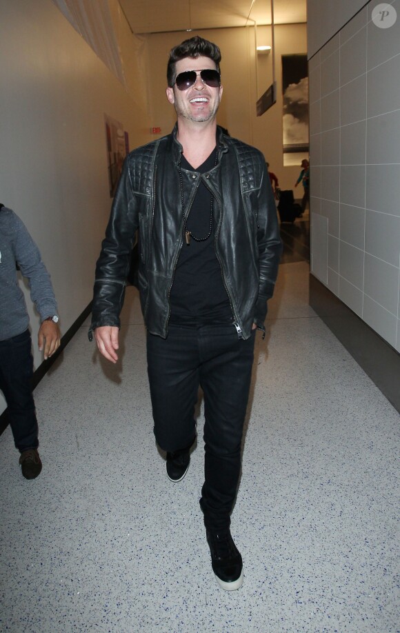 Robin Thicke à l'aéroport LAX de Los Angeles, le 25 avril 2014.