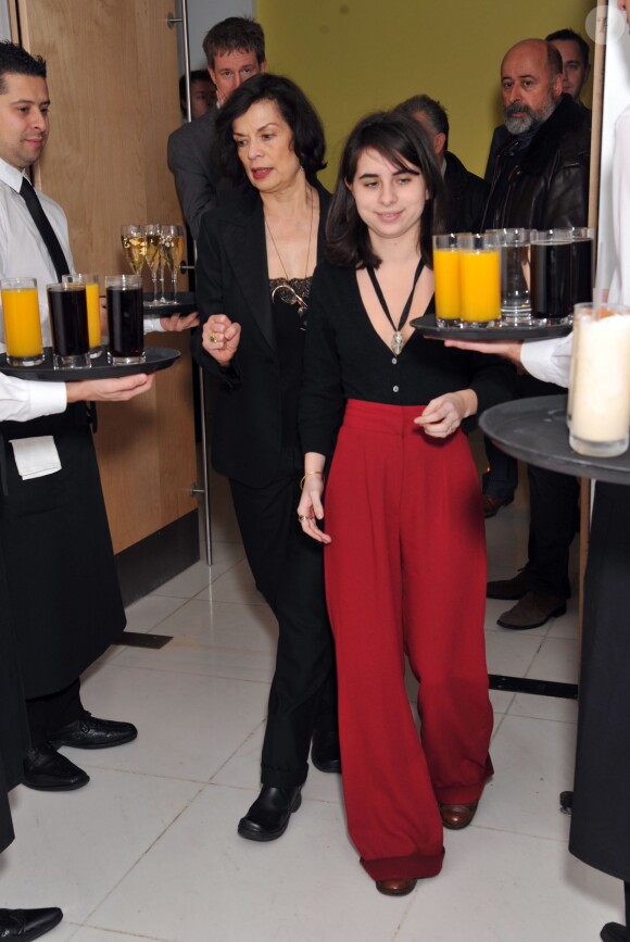 Bianca Jagger et sa petite-fille Assisi Jackson à Londres, le 16 décembre 2010. 