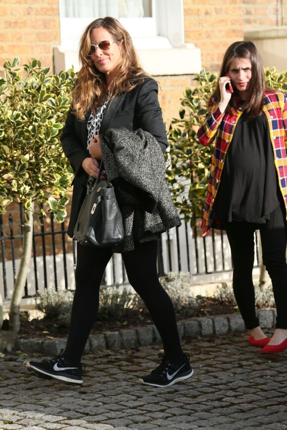 Jade Jagger et sa fille Assisi Lola Jackson, enceintes, arrivent à leur baby shower organisée par Jerry Hall chez elle à Londres, le 15 mars 2014. 