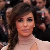 Avec sa longue natte négligée, on croirait Eva Longoria tout droit revenue de la plage, après avoir surfé pendant des heures. Montée des marches du film "Foxcatcher" lors du 67e Festival du film de Cannes – Cannes le 19 mai 2014.