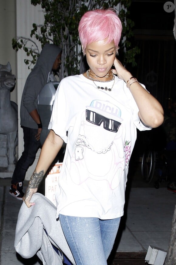 Rihanna quitte le restaurant Mastro's Steakhouse. Beverly Hills, Los Angeles, le 19 mai 2014.