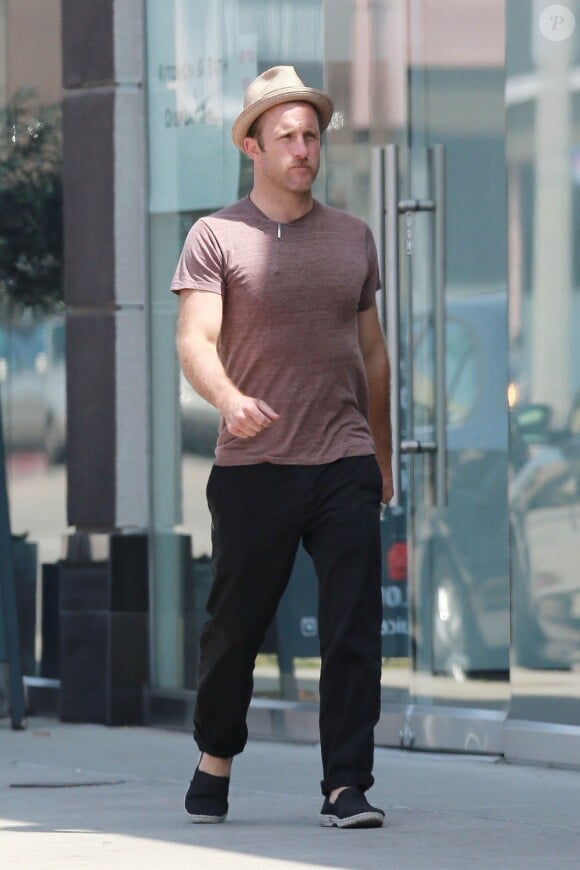 Exclusive - L'acteur Scott Caan se rend à un déjeuner dans le quartier de West Hollywood, à Los Angeles. Le 8 mai 2014.