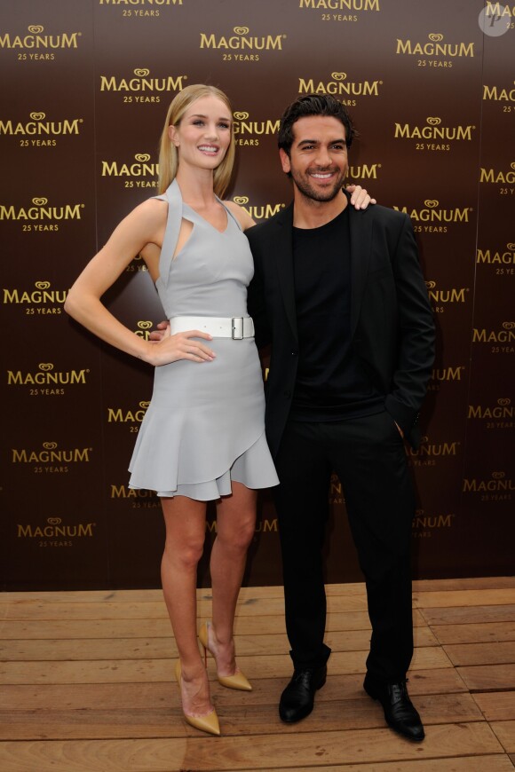 Rosie Huntington Whiteley et Elyas M'Barek lors de la présentation du minifilm de la marque Magnum à Cannes, le 20 mai 2014.