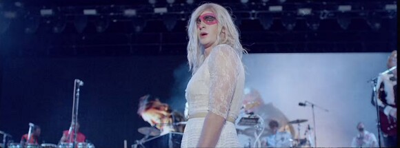 Andrew Garfield en drag queen dans le clip "We Exist" d'Arcade Fire - mai 2014 