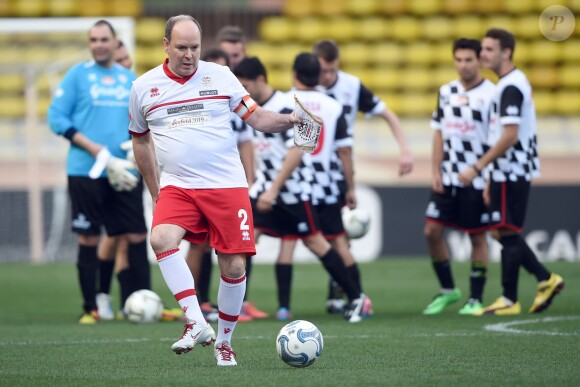 Le prince Albert de Monaco lors du World Stars Football Match entre la Star Team Monte Carlo et la F1 Driver Team, au stade Louis II de Monaco, le 20 mai 2014