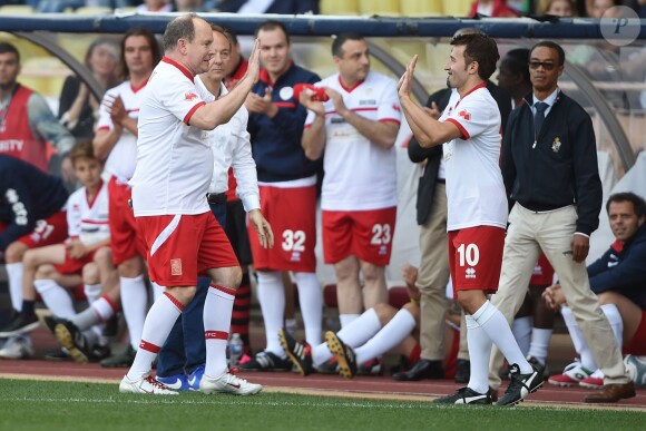 Le prince Albert de Monaco et Max Biaggi lors du World Stars Football Match entre la Star Team Monte Carlo et la F1 Driver Team, au stade Louis II de Monaco, le 20 mai 2014