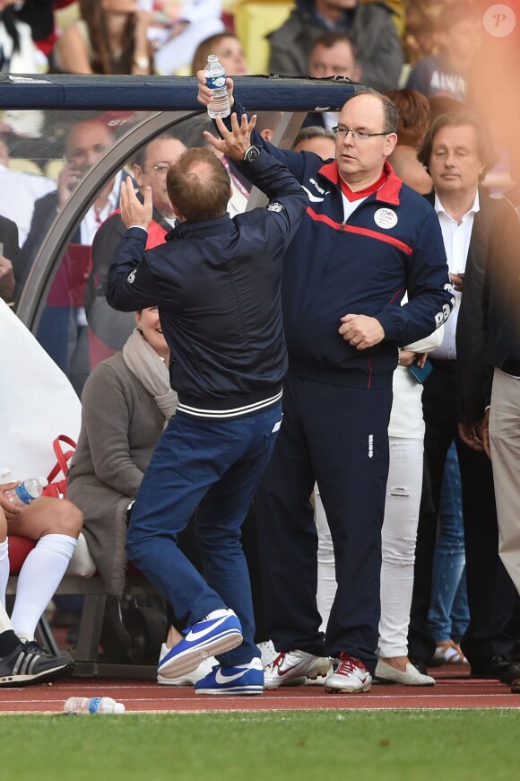 Le prince Albert de Monaco lors du World Stars Football Match entre la Star Team Monte Carlo et la F1 Driver Team, au stade Louis II de Monaco, le 20 mai 2014
