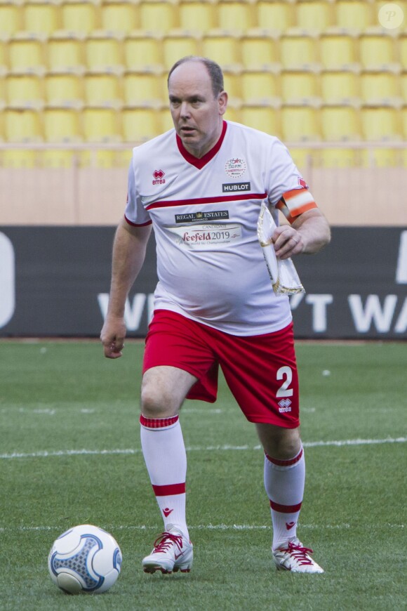 Le prince Albert de Monaco lors du World Stars Football Match entre la Star Team Monte Carlo et la F1 Driver Team, au stade Louis II de Monaco, le 20 mai 2014
