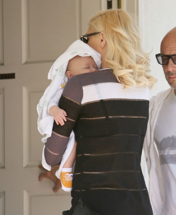Please hide the child's face prior to the publication. Gwen Stefani takes apollo out to run errands in Los Angeles, CA, USA on May 20, 2014. Photo by XPosure/ABACAPRESS.COM21/05/2014 -