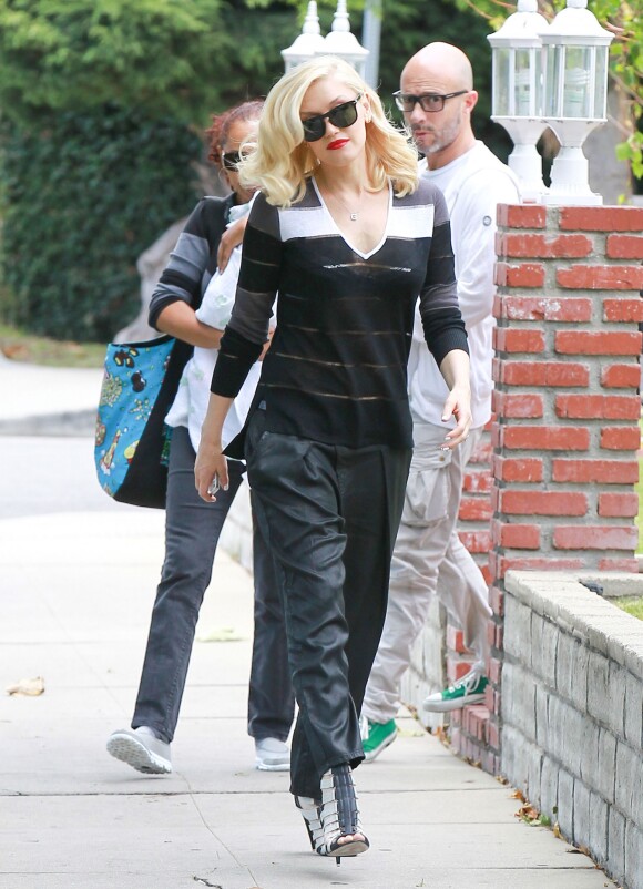 La ravissante Gwen Stefani quitte le cabinet du Dr. Adrien Survol Rivin à Sherman Oaks, accompagnée d'un garde du corps et d'une nounou. Le 20 mai 2014.