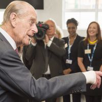 Prince Philip : Un bandage à la main, signe d'une discrète opération...