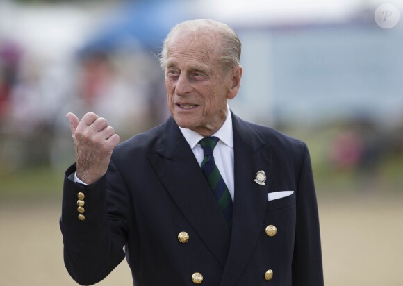 Le duc d'Edimbourg lors de la remise des prix pour le concours d'attelages lors du Royal Windsor Horse Show, le 15 mai 2014.