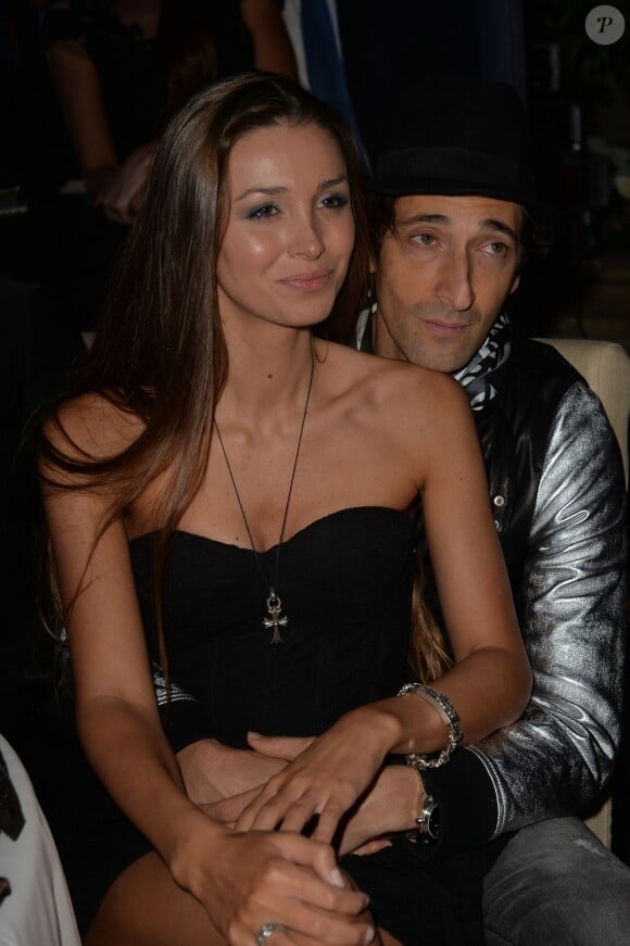 Adrien Brody et sa compagne Lara Lieto - Soirée "Puerto Azul Experience" lors du 67e festival de Cannes le 21 mai 2014.